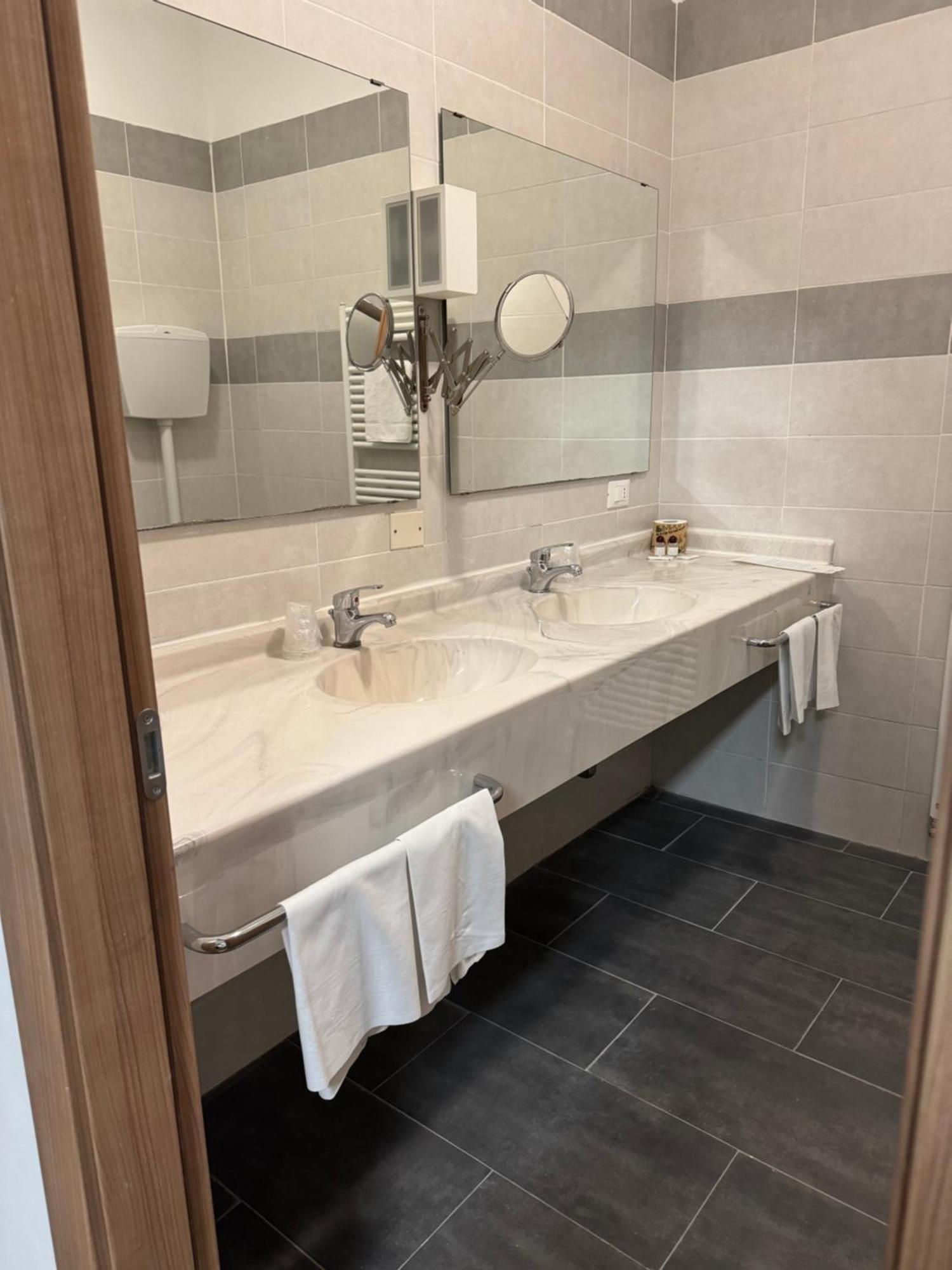 Hotel La Torre Формиджине Екстериор снимка